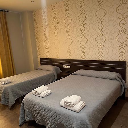 Hostal Venecia Монсон Экстерьер фото