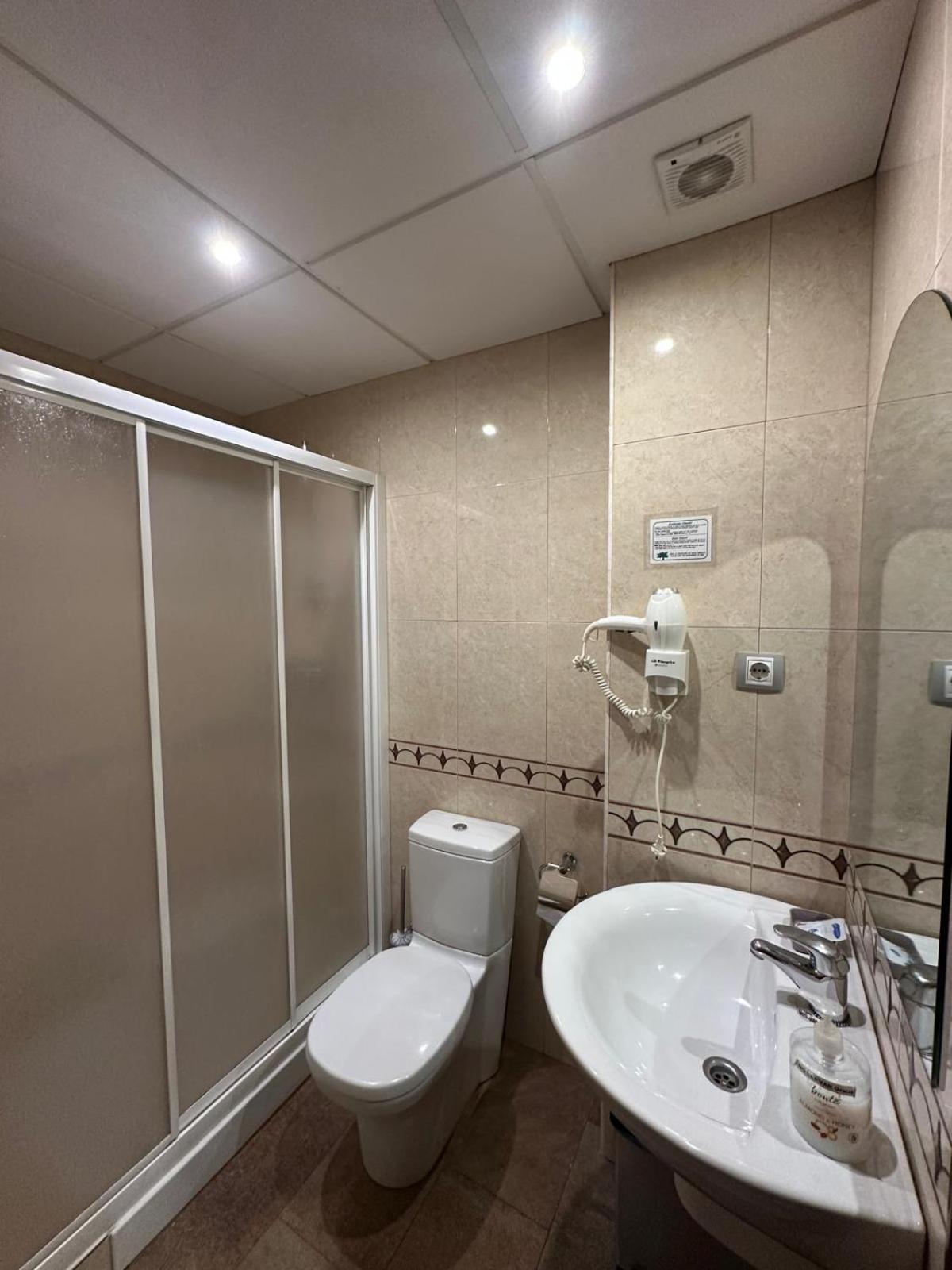 Hostal Venecia Монсон Экстерьер фото