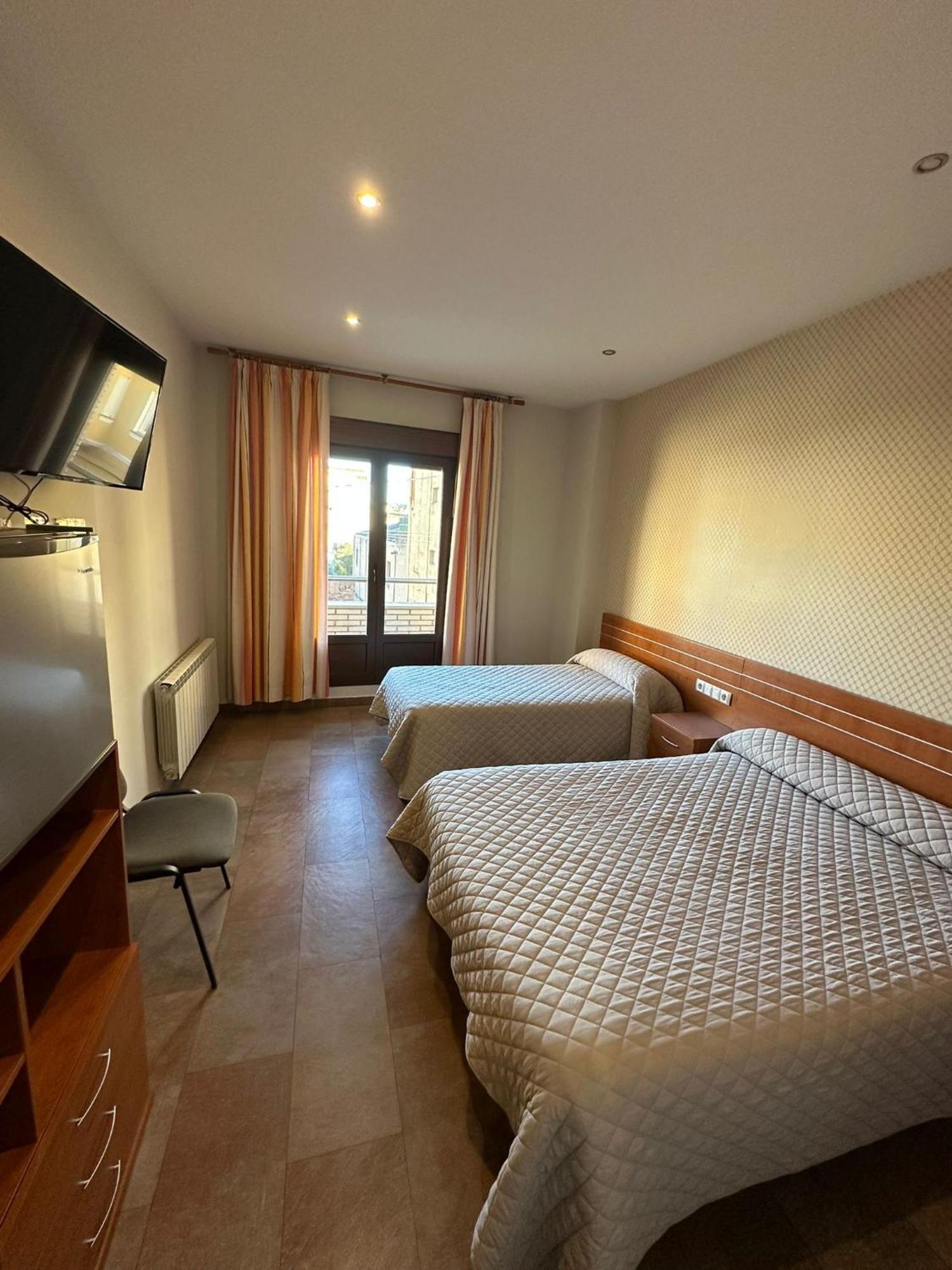 Hostal Venecia Монсон Экстерьер фото