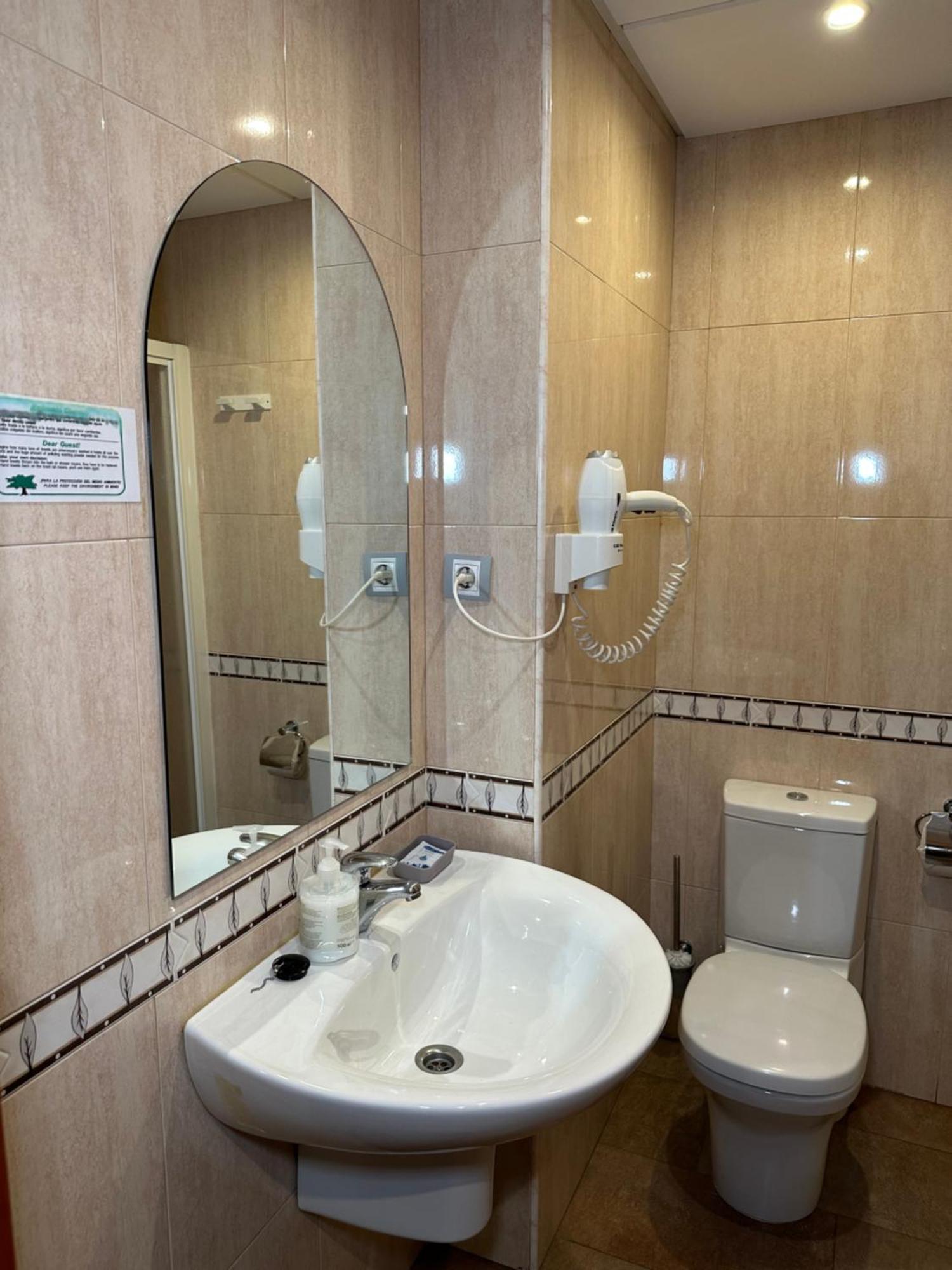 Hostal Venecia Монсон Экстерьер фото