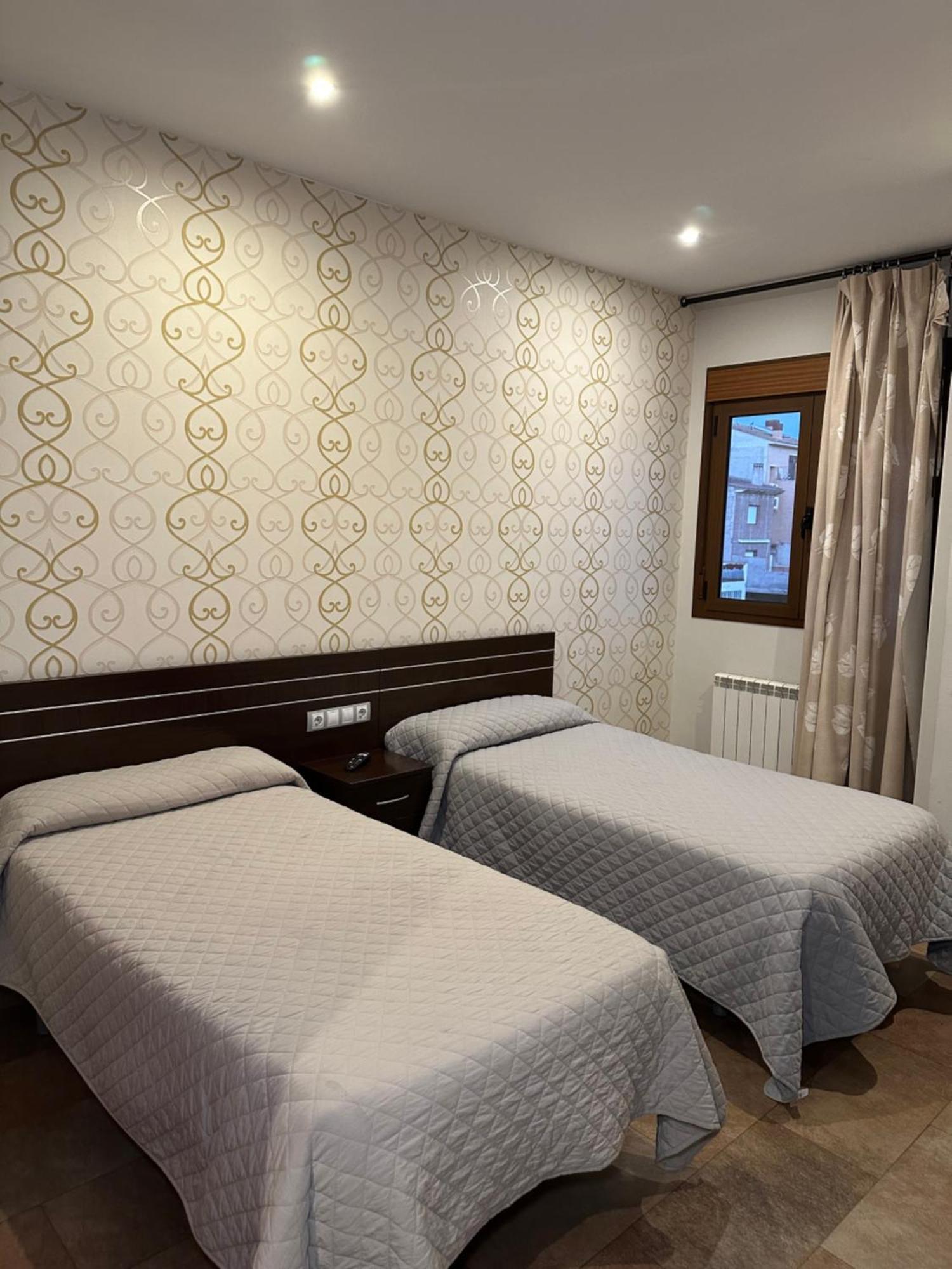 Hostal Venecia Монсон Экстерьер фото
