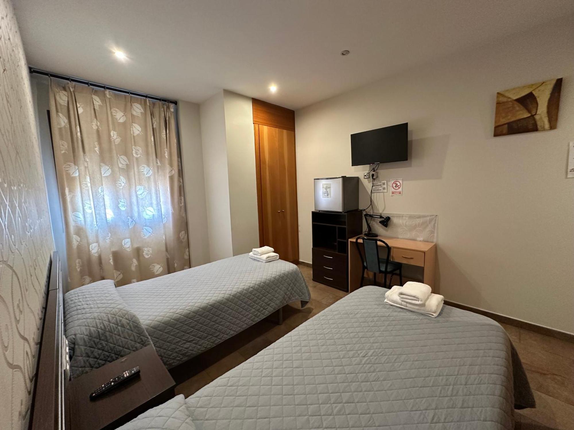 Hostal Venecia Монсон Экстерьер фото
