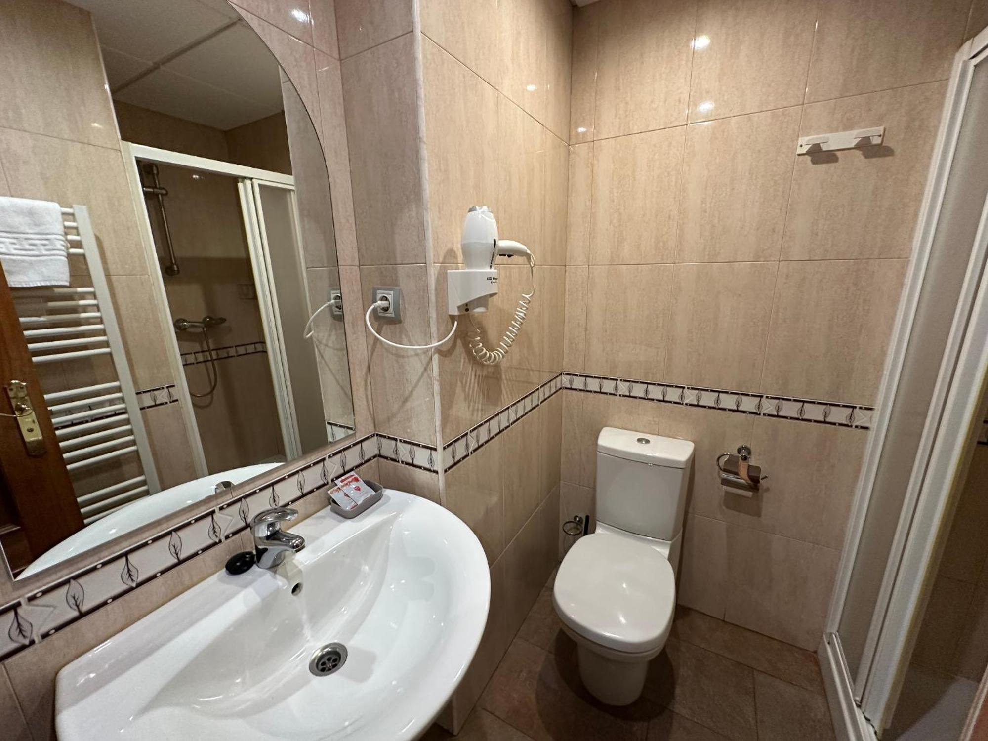 Hostal Venecia Монсон Экстерьер фото