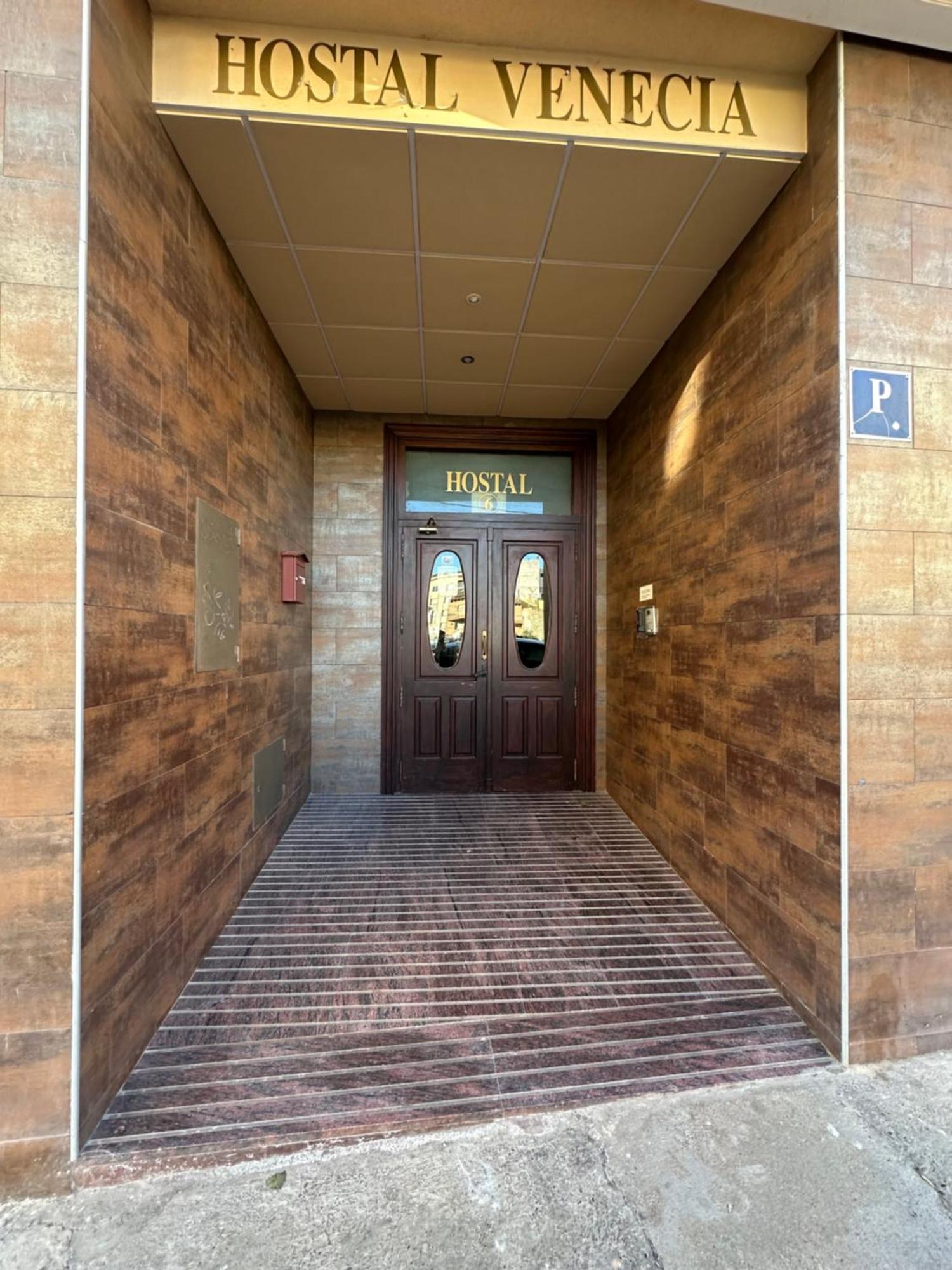 Hostal Venecia Монсон Экстерьер фото